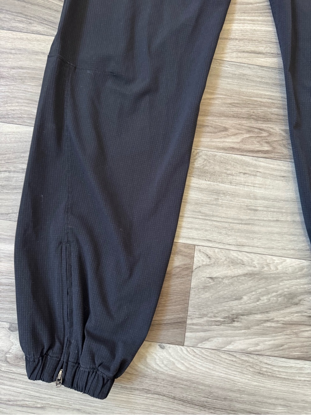 Lululemon Essential Affinity Mid Rise Jogger Pant in Black Size 4 - Picture 3 of 12